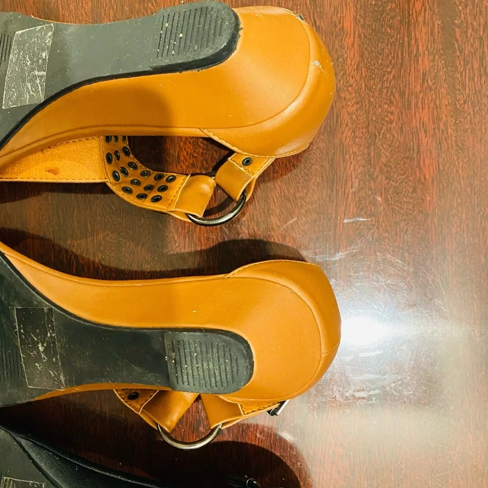 Varieties of SANDALS π‘ price is for one pair!!! - Picture 7 of 14